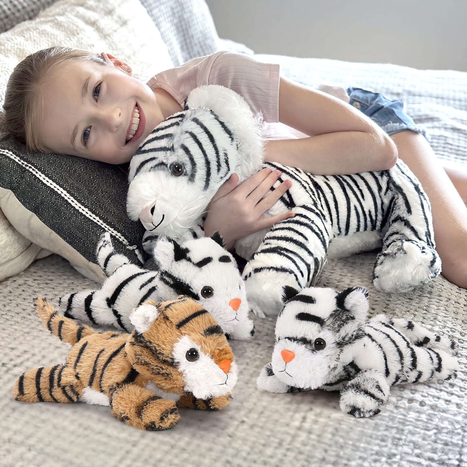 MorisMos White Tiger Stuffed Animals, Stuffed Mommy Tiger with 3 Cubs, 4 PCs Large Tiger Plush Toy Set for Boys Girls, Birthday Gift 17 inches
